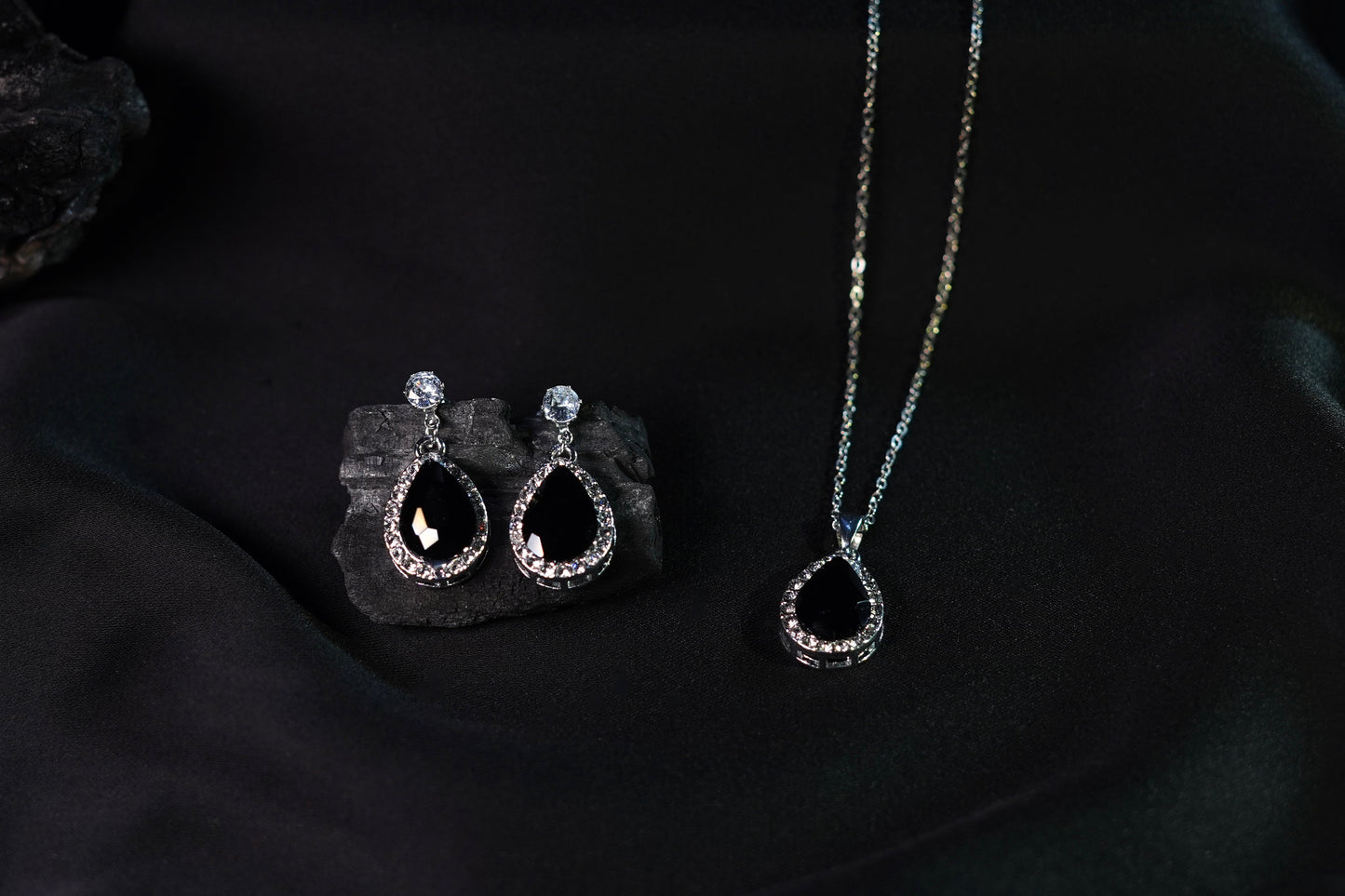 Tear Drop Necklace Set