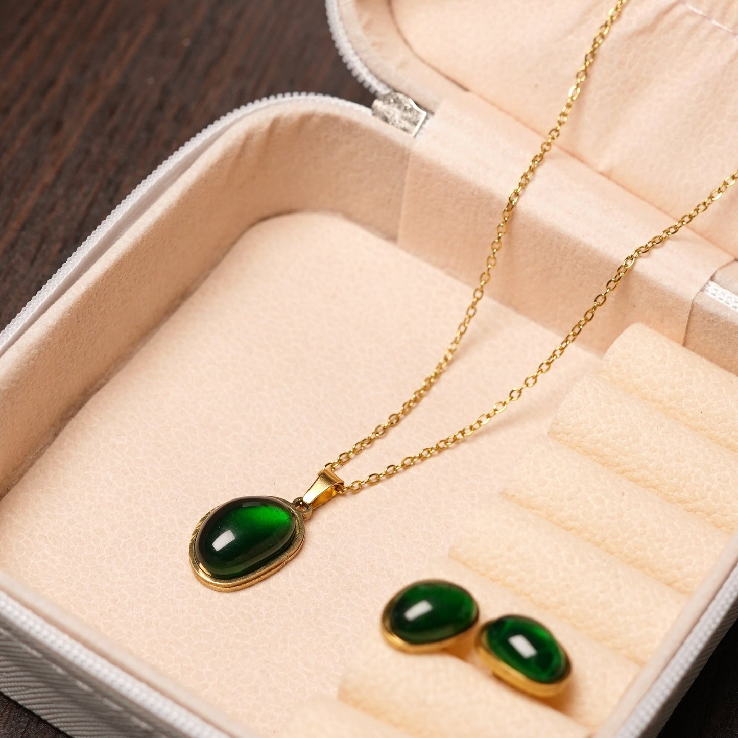 Emerald Necklace Set