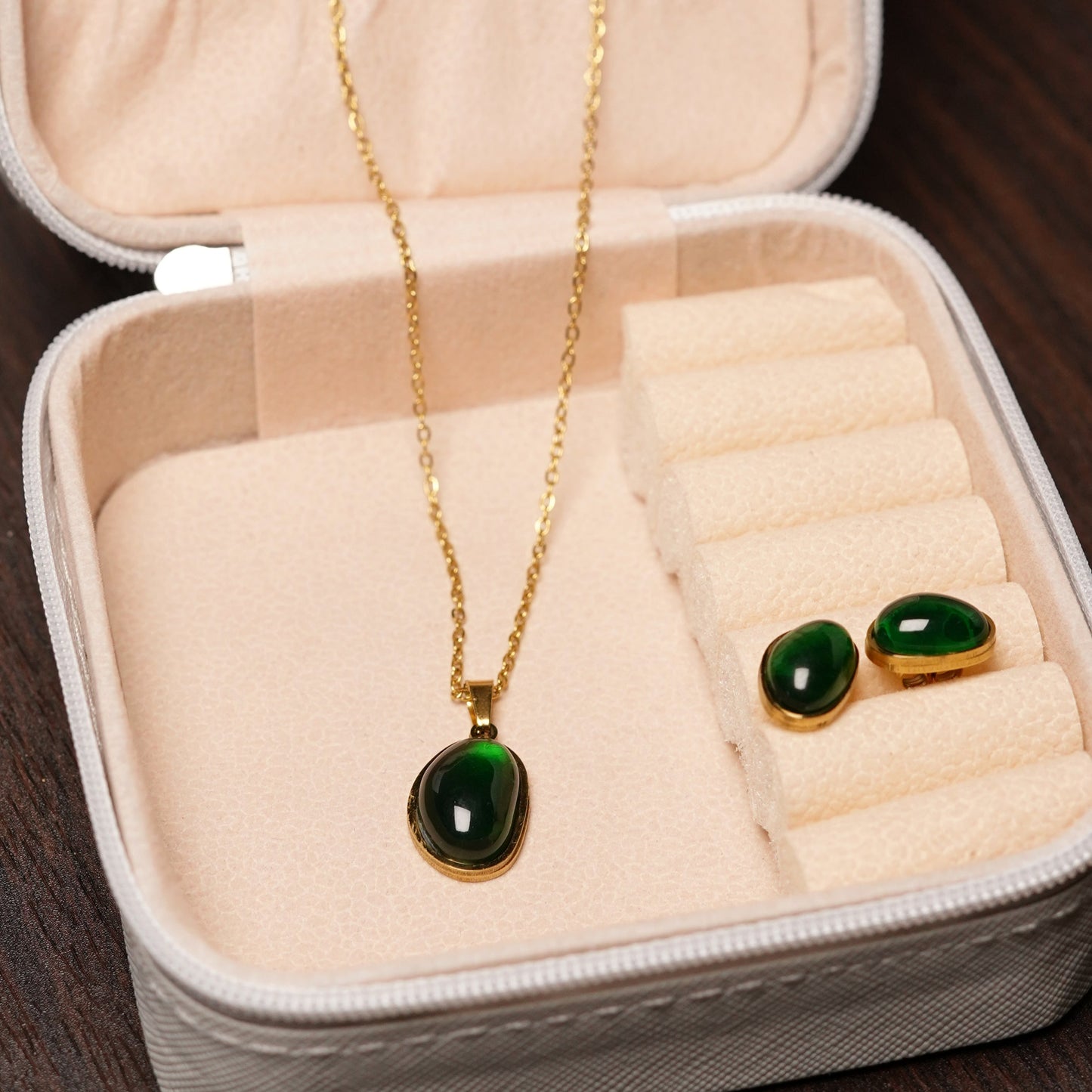 Emerald Necklace Set