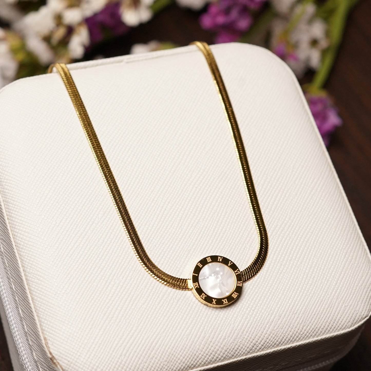 Mother of Pearl Round Necklace