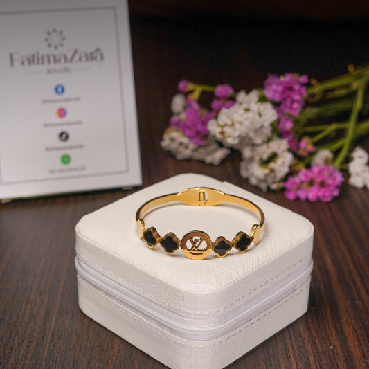 Chic Clover Bangle