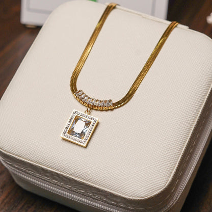 White Elegance Necklace