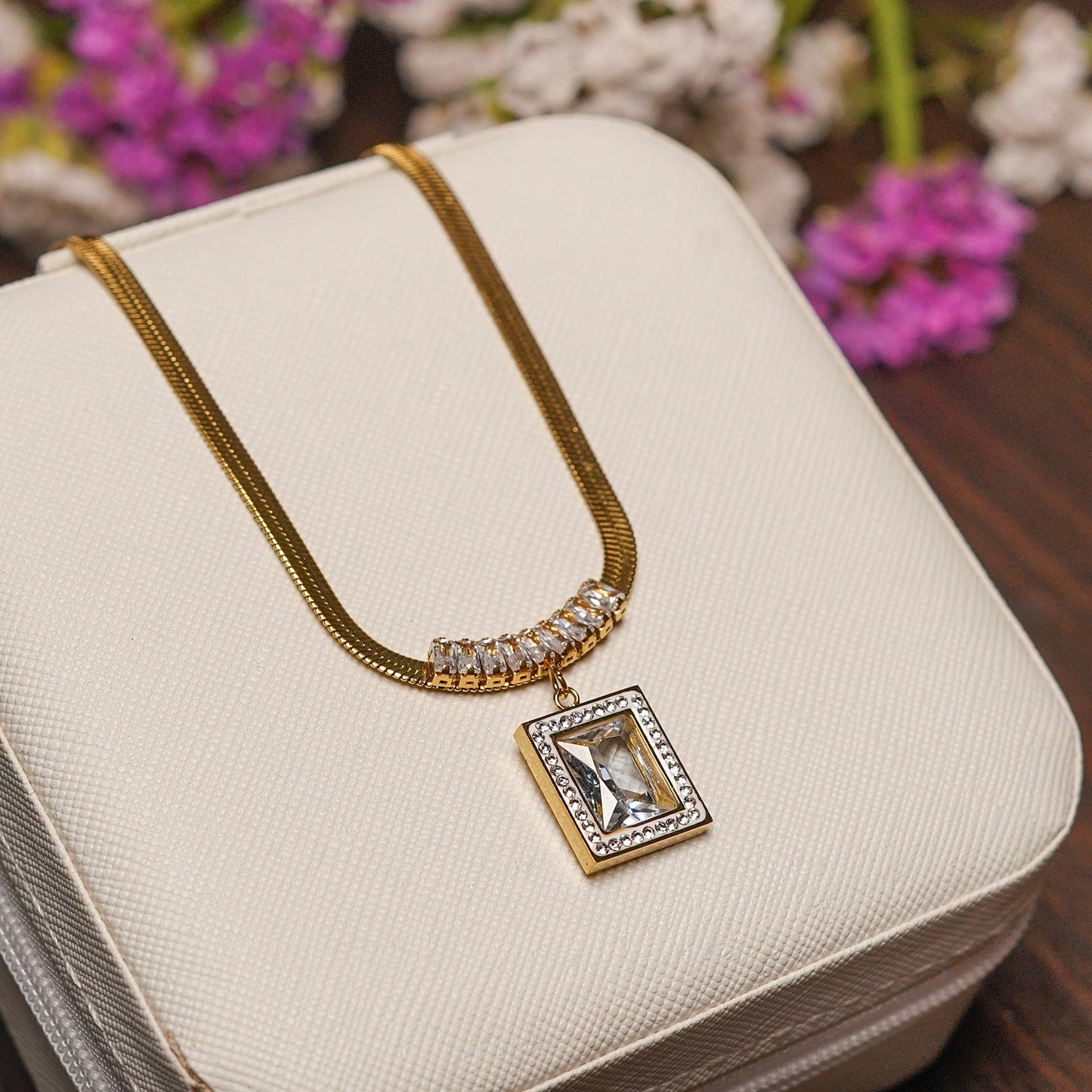 White Elegance Necklace